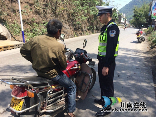 宜宾筠连交警大队深入推进二、三轮车交通违法行为集中整治(图2)