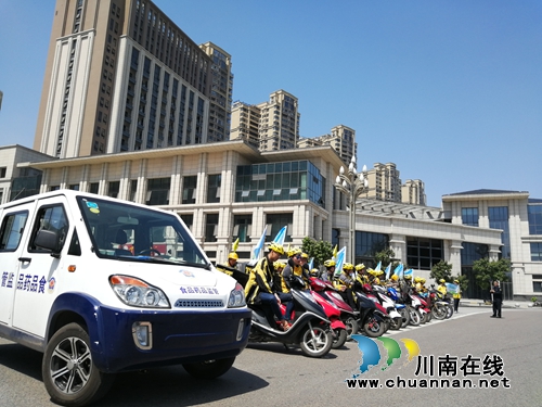 合江:70名美团小哥齐上阵 骑游宣传食品安全(图2) 合江:70名美团小哥齐上阵 骑游宣传食品安全(图2)