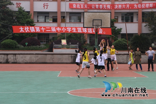 泸县太伏镇举办第十二届中小学生篮球运动会(图2) 泸县太伏镇举办第十二届中小学生篮球运动会(图2)