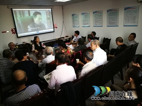 大山坪街道:集体观影《重拳“拍蝇”》 清风廉洁一生经营(图1) 大山坪街道:集体观影《重拳“拍蝇”》 清风廉洁一生经营(图1)