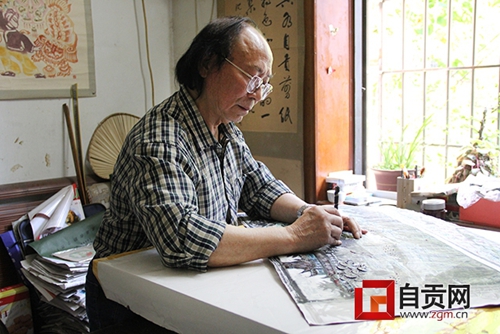 自贡剪纸传承人：50米长卷绘就“盐魂岁月”(图1)