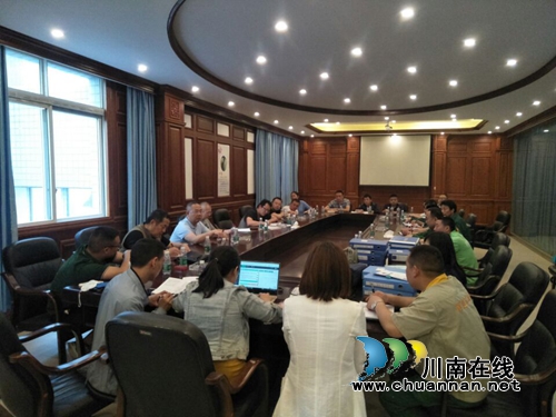 泸州市安监局到合江临港工业园区检查企业安全生产(图1) 泸州市安监局到合江临港工业园区检查企业安全生产(图1)