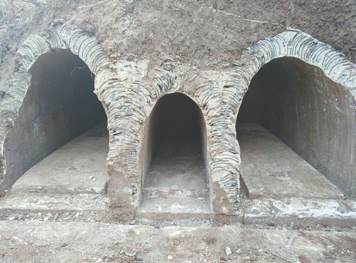 自贡发现清代古墓 墓主族人中有盐商望族(图1) 自贡发现清代古墓 墓主族人中有盐商望族(图1)