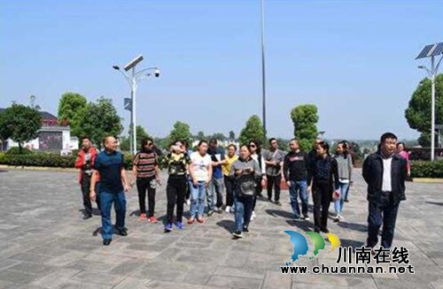雅安代表团到龙马潭区特兴镇学习考察代表履职服务工作(图1)