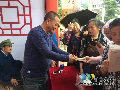 泸州市暨泸县2018全民阅读启动仪式举行(图8) 泸州市暨泸县2018全民阅读启动仪式举行(图8)