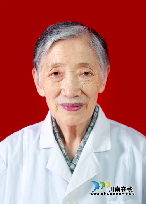 90岁的孙同郊,依然走在治病救人道路上……(图26) 90岁的孙同郊,依然走在治病救人道路上……(图26)