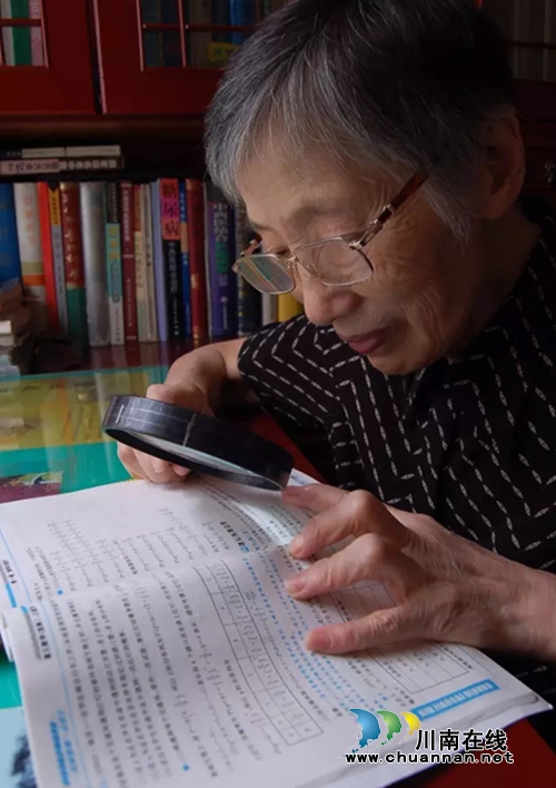 90岁的孙同郊,依然走在治病救人道路上……(图22) 90岁的孙同郊,依然走在治病救人道路上……(图22)