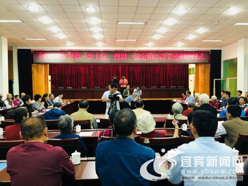 余上沅曹禺珍贵手迹收入江安国立剧专陈列馆(图1) 余上沅曹禺珍贵手迹收入江安国立剧专陈列馆(图1)