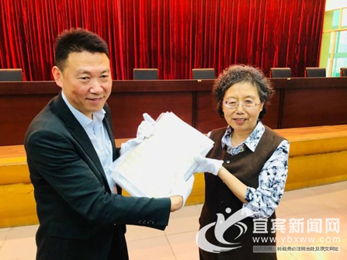 余上沅曹禺珍贵手迹收入江安国立剧专陈列馆(图2) 余上沅曹禺珍贵手迹收入江安国立剧专陈列馆(图2)