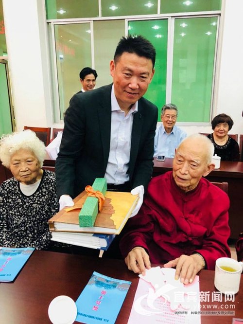 余上沅曹禺珍贵手迹收入江安国立剧专陈列馆(图8) 余上沅曹禺珍贵手迹收入江安国立剧专陈列馆(图8)