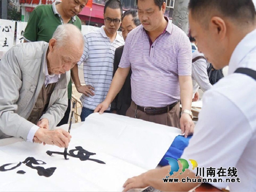叙永：八旬老翁让书法文化走近寻常百姓(图1)
