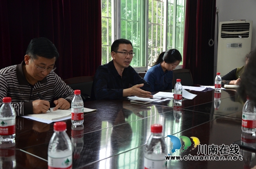 泸县政协副主席朱兵率队到太伏镇调研脱贫攻坚和河长制工作(图2) 泸县政协副主席朱兵率队到太伏镇调研脱贫攻坚和河长制工作(图2)