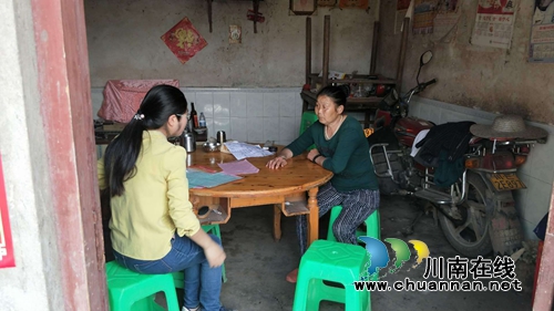 泸县潮河镇积极开展近期重点工作群众性入户宣传活动(图2)
