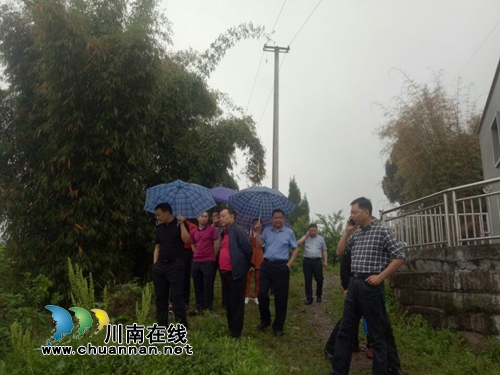 泸州市航务管理局到泸县立石镇督导“河长制”工作(图1)