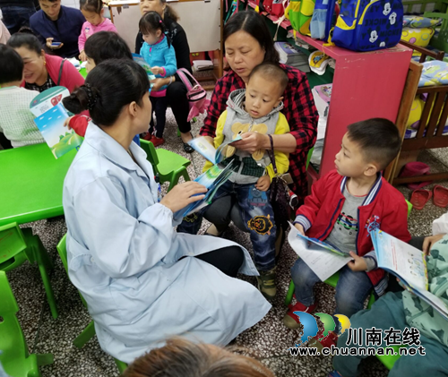 纳溪区疾控中心开展全国儿童预防接种日宣传活动(图1)