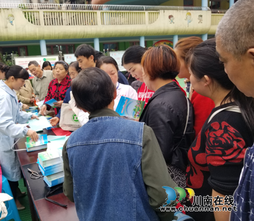 纳溪区疾控中心开展全国儿童预防接种日宣传活动(图3)