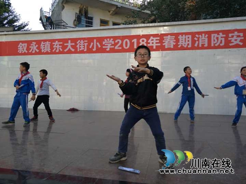 叙永县叙永镇东大街小学校开展“升庵吟.永宁情”主题经典诵读活动(图2)