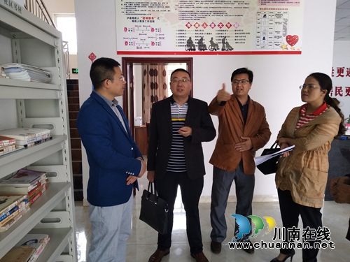 泸县县委宣传部、文体新广局到百和镇检查文化扶贫领域腐败和作风问题(图2)