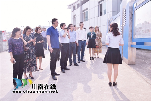 泸州十八中迎接全市基层党建工作现场会考察(图3) 泸州十八中迎接全市基层党建工作现场会考察(图3)