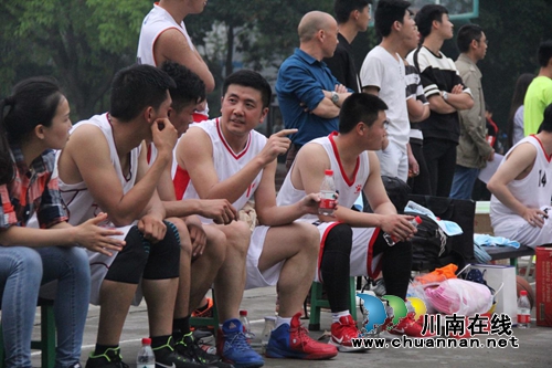 县长上阵！泸县建校与县政府开展篮球友谊赛(图2)