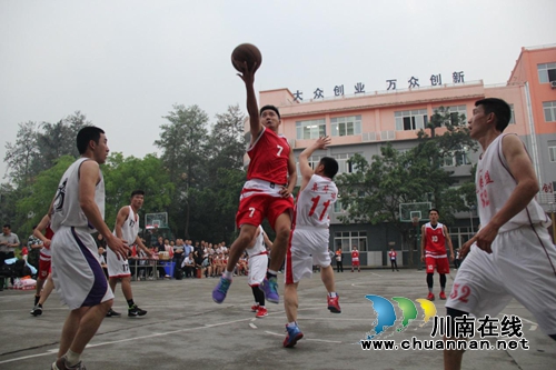 县长上阵！泸县建校与县政府开展篮球友谊赛(图5)