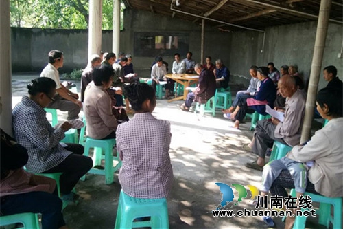 合江县白米镇:农忙时节普法忙(图1) 合江县白米镇:农忙时节普法忙(图1)