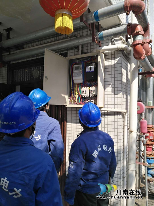 泸县立石镇“安全用电宣传及检修”工作走进农家(图1)