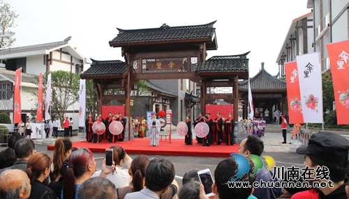 五一去哪？不去成都“锦里”去泸州“伞里”(图20)