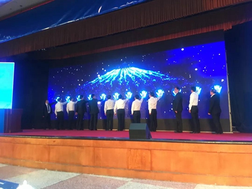 上药控股泸州有限公司昨日正式揭牌(图2) 上药控股泸州有限公司昨日正式揭牌(图2)