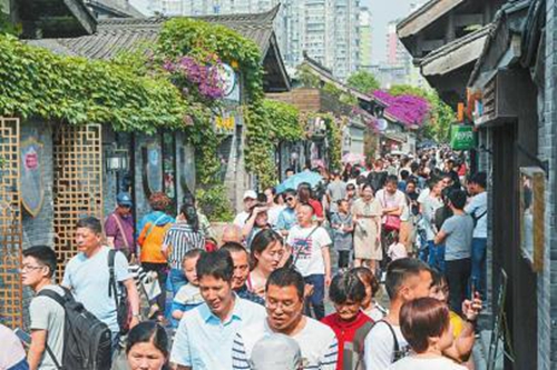 “五一”假期首日 四川红色旅游成热点(图1) “五一”假期首日 四川红色旅游成热点(图1)