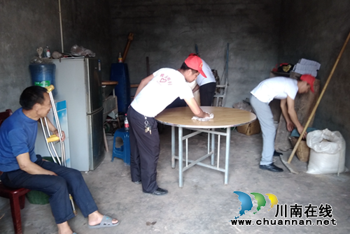 泸县：百和镇青年志愿者结对帮扶困难群众(图1)