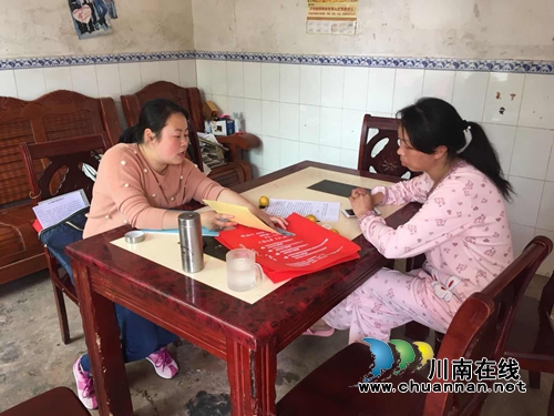 用三颗真心换群众满意 泸县百和镇开展党风廉政建设社会评价宣传(图1) 用三颗真心换群众满意 泸县百和镇开展党风廉政建设社会评价宣传(图1)