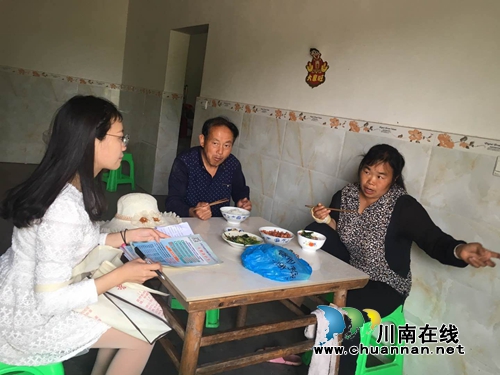 用三颗真心换群众满意 泸县百和镇开展党风廉政建设社会评价宣传(图3) 用三颗真心换群众满意 泸县百和镇开展党风廉政建设社会评价宣传(图3)