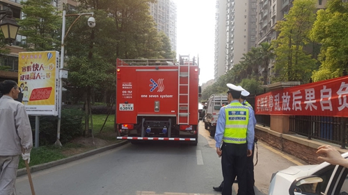 自贡开出全市首张消防车通道违法停车告知单(图3)