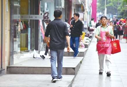 自贡反扒“祖师爷”临危受命&nbsp;擒多名“神偷”(图1)