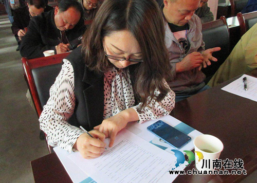 叙永县义务教育均衡发展群众满意度调查组到分水镇开展群众满意度测评(图2)