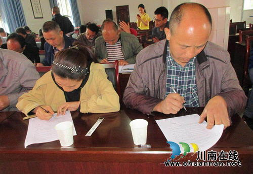 叙永县义务教育均衡发展群众满意度调查组到分水镇开展群众满意度测评(图3)