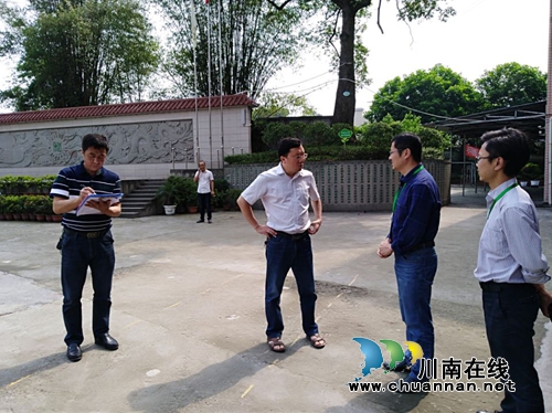 泸县百和镇党委书记刘代全带队检查学校安全工作(图3) 泸县百和镇党委书记刘代全带队检查学校安全工作(图3)