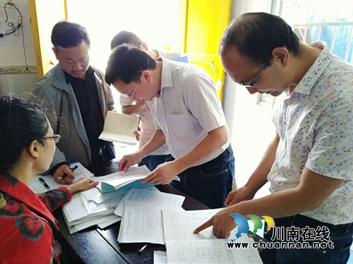 泸县百和镇党委书记刘代全带队检查学校安全工作(图2) 泸县百和镇党委书记刘代全带队检查学校安全工作(图2)