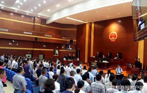 内江科长受贿挪用公款判12年&nbsp;200名干部旁听(图1)