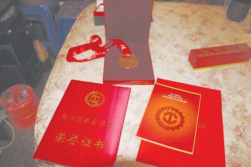 徐友君：于无声处炼初心&nbsp;于危墙下挽狂澜(图2)