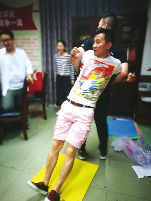 用青春谱写酒城风尚 用脚步丈量区域中心(图8) 用青春谱写酒城风尚 用脚步丈量区域中心(图8)