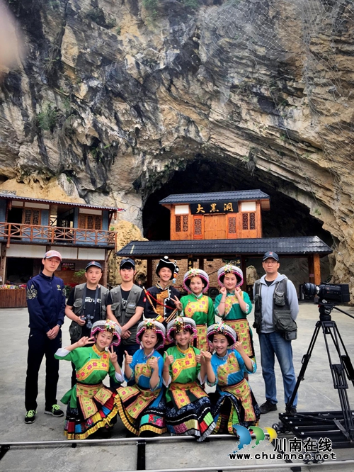 加盟这个公司，天天和美女帅哥零距离接触！(图2)