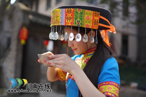 加盟这个公司，天天和美女帅哥零距离接触！(图1)