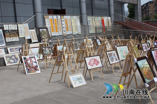 叙永县教育局举办“在阳光下成长”中小学校园文化艺术节(图4) 叙永县教育局举办“在阳光下成长”中小学校园文化艺术节(图4)