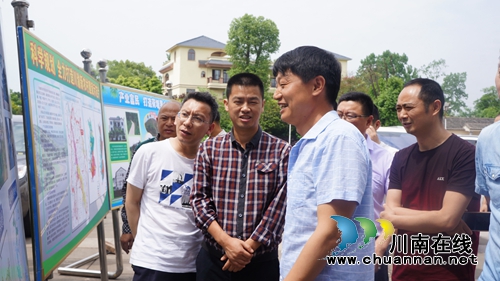 内江市扶贫移民局率考察组到泸县立石镇考察“移民后扶及移民新村建设”工作(图4) 内江市扶贫移民局率考察组到泸县立石镇考察“移民后扶及移民新村建设”工作(图4)
