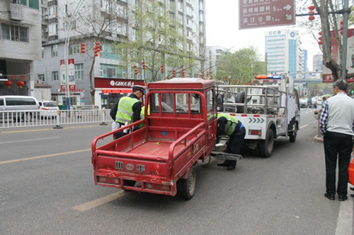 严查违法行为&nbsp;泸州交警打响“夏安”整治战役(图3)