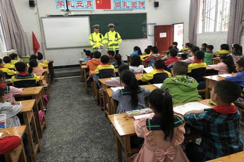严查违法行为&nbsp;泸州交警打响“夏安”整治战役(图4)