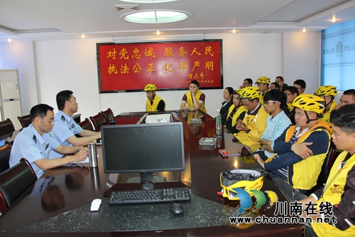 叙永交警叫来“外卖”&nbsp;为其送上“安全”早餐(图2)