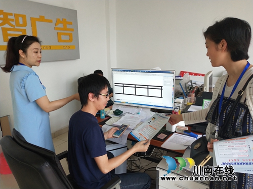 江阳区张坝街道匠心社区深入开展党风廉政社会评价入户宣传工作(图1) 江阳区张坝街道匠心社区深入开展党风廉政社会评价入户宣传工作(图1)
